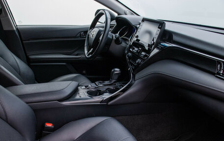 Toyota Camry, 2021 год, 3 045 000 рублей, 10 фотография