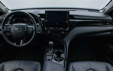 Toyota Camry, 2021 год, 3 045 000 рублей, 13 фотография