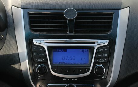 Hyundai Solaris II рестайлинг, 2011 год, 775 000 рублей, 22 фотография
