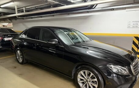Mercedes-Benz E-Класс, 2019 год, 3 650 000 рублей, 4 фотография