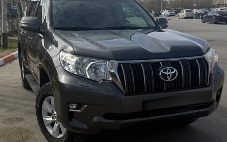 Toyota Land Cruiser Prado 150 рестайлинг 2, 2018 год, 5 500 000 рублей, 1 фотография
