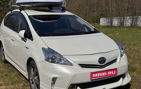 Toyota Prius Alpha I (ZVW40/41), 2013 год, 1 400 000 рублей, 1 фотография