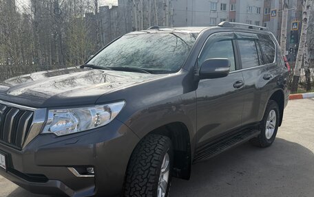 Toyota Land Cruiser Prado 150 рестайлинг 2, 2018 год, 5 500 000 рублей, 2 фотография
