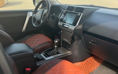 Toyota Land Cruiser Prado 150 рестайлинг 2, 2018 год, 5 500 000 рублей, 3 фотография