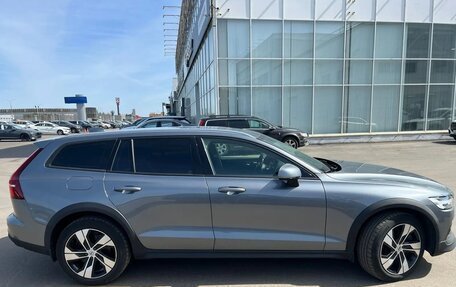 Volvo V60 Cross Country II, 2021 год, 3 900 000 рублей, 9 фотография