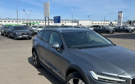 Volvo V60 Cross Country II, 2021 год, 3 900 000 рублей, 12 фотография
