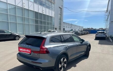 Volvo V60 Cross Country II, 2021 год, 3 900 000 рублей, 10 фотография