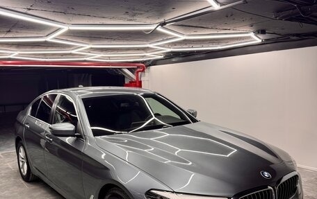BMW 5 серия, 2019 год, 3 100 000 рублей, 2 фотография
