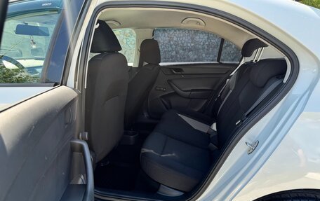 Skoda Rapid I, 2015 год, 1 055 000 рублей, 9 фотография