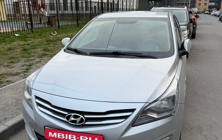 Hyundai Solaris II рестайлинг, 2015 год, 1 090 000 рублей, 2 фотография