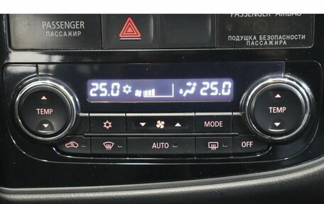 Mitsubishi Outlander III рестайлинг 3, 2012 год, 1 365 000 рублей, 13 фотография