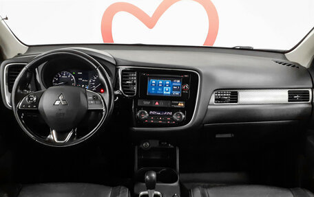 Mitsubishi Outlander III рестайлинг 3, 2015 год, 1 648 000 рублей, 8 фотография