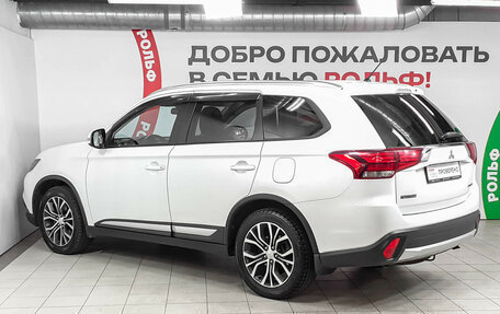 Mitsubishi Outlander III рестайлинг 3, 2015 год, 1 648 000 рублей, 6 фотография