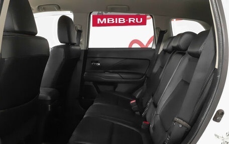 Mitsubishi Outlander III рестайлинг 3, 2015 год, 1 648 000 рублей, 10 фотография