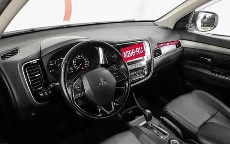 Mitsubishi Outlander III рестайлинг 3, 2015 год, 1 648 000 рублей, 7 фотография