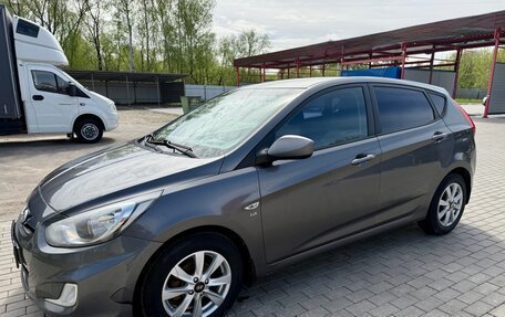 Hyundai Solaris II рестайлинг, 2013 год, 900 000 рублей, 3 фотография