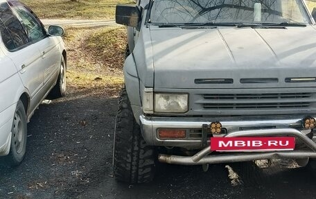 Nissan Terrano II рестайлинг, 1991 год, 400 000 рублей, 3 фотография