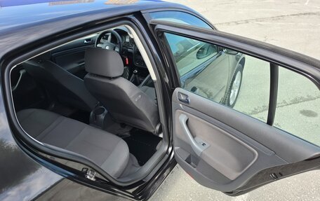 Volkswagen Golf V, 2004 год, 650 000 рублей, 15 фотография