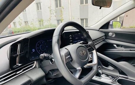 Hyundai Elantra, 2022 год, 1 190 000 рублей, 10 фотография