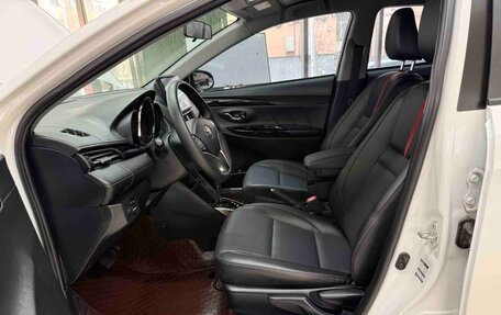 Toyota Yaris XP150 рестайлинг, 2022 год, 1 315 000 рублей, 15 фотография