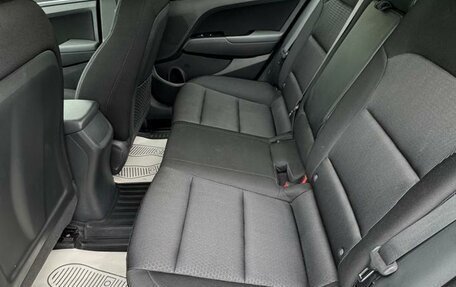 Hyundai Elantra VI рестайлинг, 2016 год, 1 800 000 рублей, 8 фотография