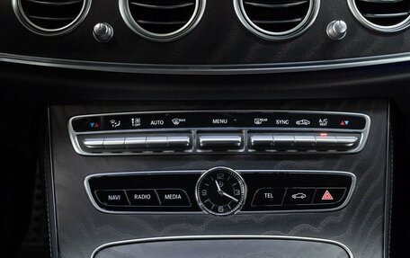 Mercedes-Benz E-Класс, 2019 год, 3 489 000 рублей, 23 фотография