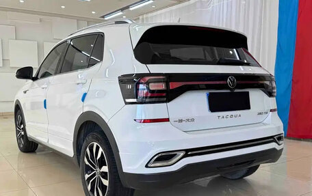 Volkswagen T-Cross I, 2023 год, 1 830 000 рублей, 3 фотография