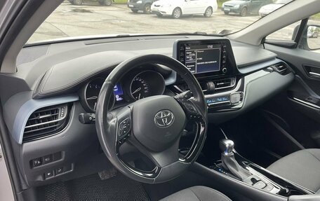 Toyota C-HR I рестайлинг, 2019 год, 2 239 000 рублей, 9 фотография