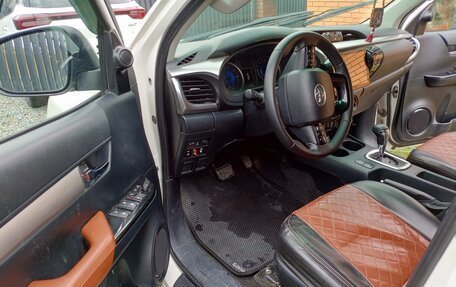 Toyota Hilux VIII, 2016 год, 2 850 000 рублей, 7 фотография