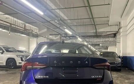 Skoda Octavia IV, 2021 год, 2 400 000 рублей, 2 фотография