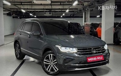 Volkswagen Tiguan II, 2022 год, 2 730 000 рублей, 1 фотография