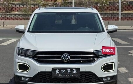 Volkswagen T-Roc I, 2022 год, 1 527 000 рублей, 2 фотография