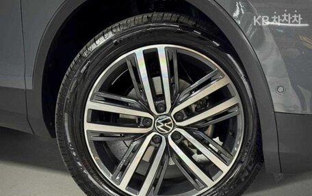Volkswagen Tiguan II, 2022 год, 2 730 000 рублей, 7 фотография