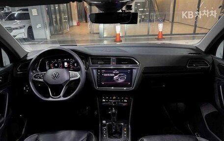 Volkswagen Tiguan II, 2022 год, 2 730 000 рублей, 9 фотография
