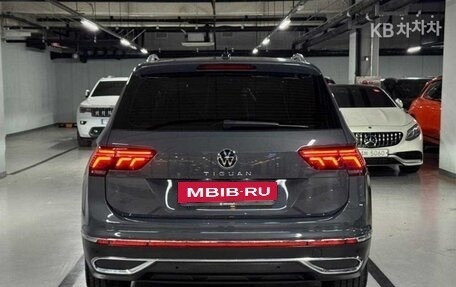 Volkswagen Tiguan II, 2022 год, 2 730 000 рублей, 5 фотография
