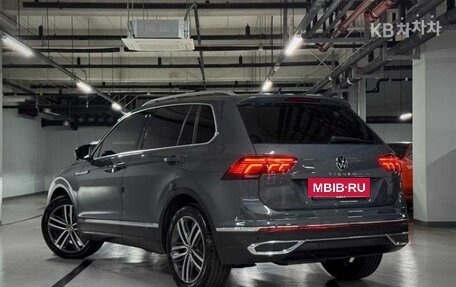 Volkswagen Tiguan II, 2022 год, 2 730 000 рублей, 4 фотография