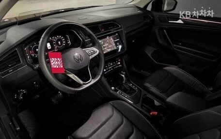 Volkswagen Tiguan II, 2022 год, 2 730 000 рублей, 8 фотография