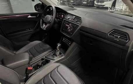 Volkswagen Tiguan II, 2022 год, 2 730 000 рублей, 14 фотография