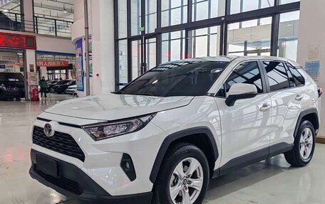 Toyota RAV4, 2024 год, 3 320 000 рублей, 1 фотография