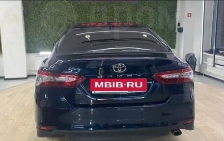 Toyota Camry, 2018 год, 2 200 000 рублей, 10 фотография