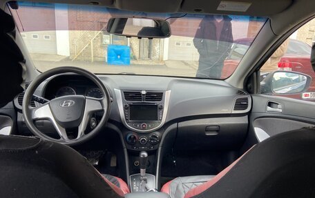 Hyundai Solaris II рестайлинг, 2011 год, 599 999 рублей, 2 фотография