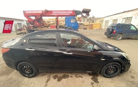 Hyundai Solaris II рестайлинг, 2011 год, 599 999 рублей, 4 фотография