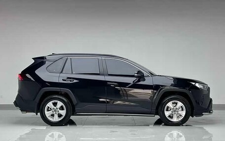 Toyota RAV4, 2024 год, 3 380 000 рублей, 8 фотография
