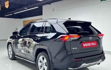 Toyota RAV4, 2024 год, 3 380 000 рублей, 6 фотография