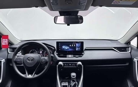 Toyota RAV4, 2024 год, 3 380 000 рублей, 9 фотография