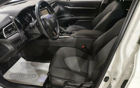 Toyota Camry, 2021 год, 3 350 000 рублей, 7 фотография
