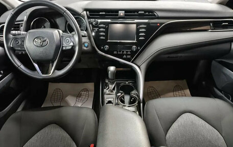 Toyota Camry, 2021 год, 3 350 000 рублей, 10 фотография