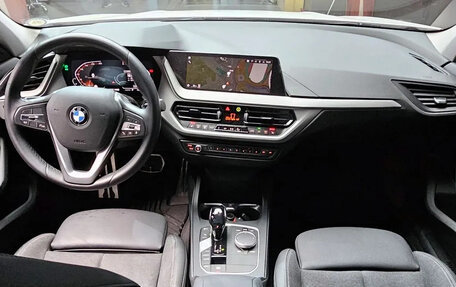 BMW 1 серия, 2021 год, 2 600 000 рублей, 10 фотография