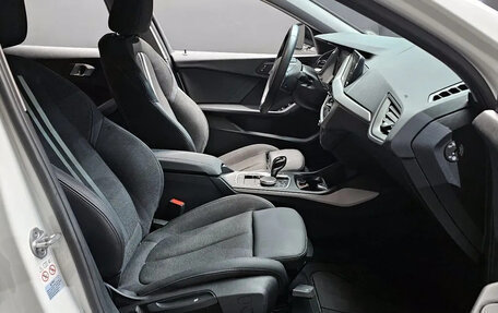 BMW 1 серия, 2021 год, 2 600 000 рублей, 15 фотография