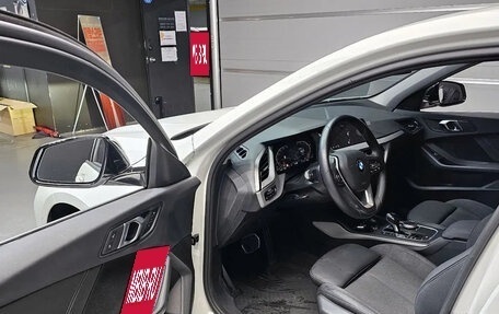 BMW 1 серия, 2021 год, 2 600 000 рублей, 9 фотография